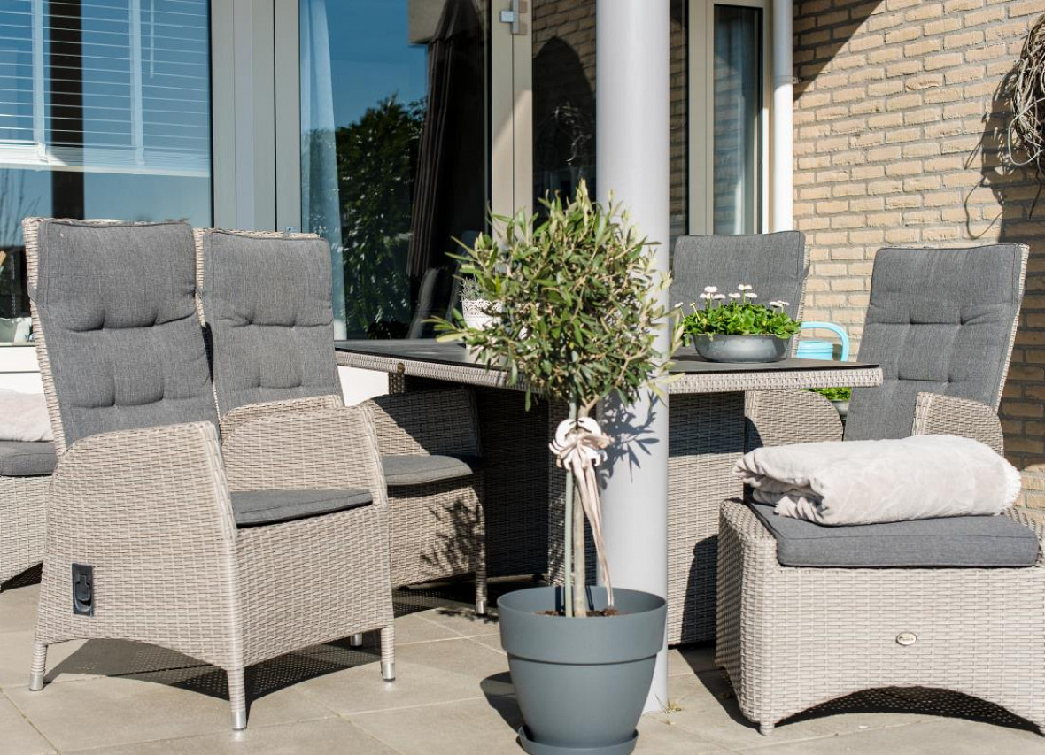 Die tolle, große Südterrasse mit exclusiven Möbeln