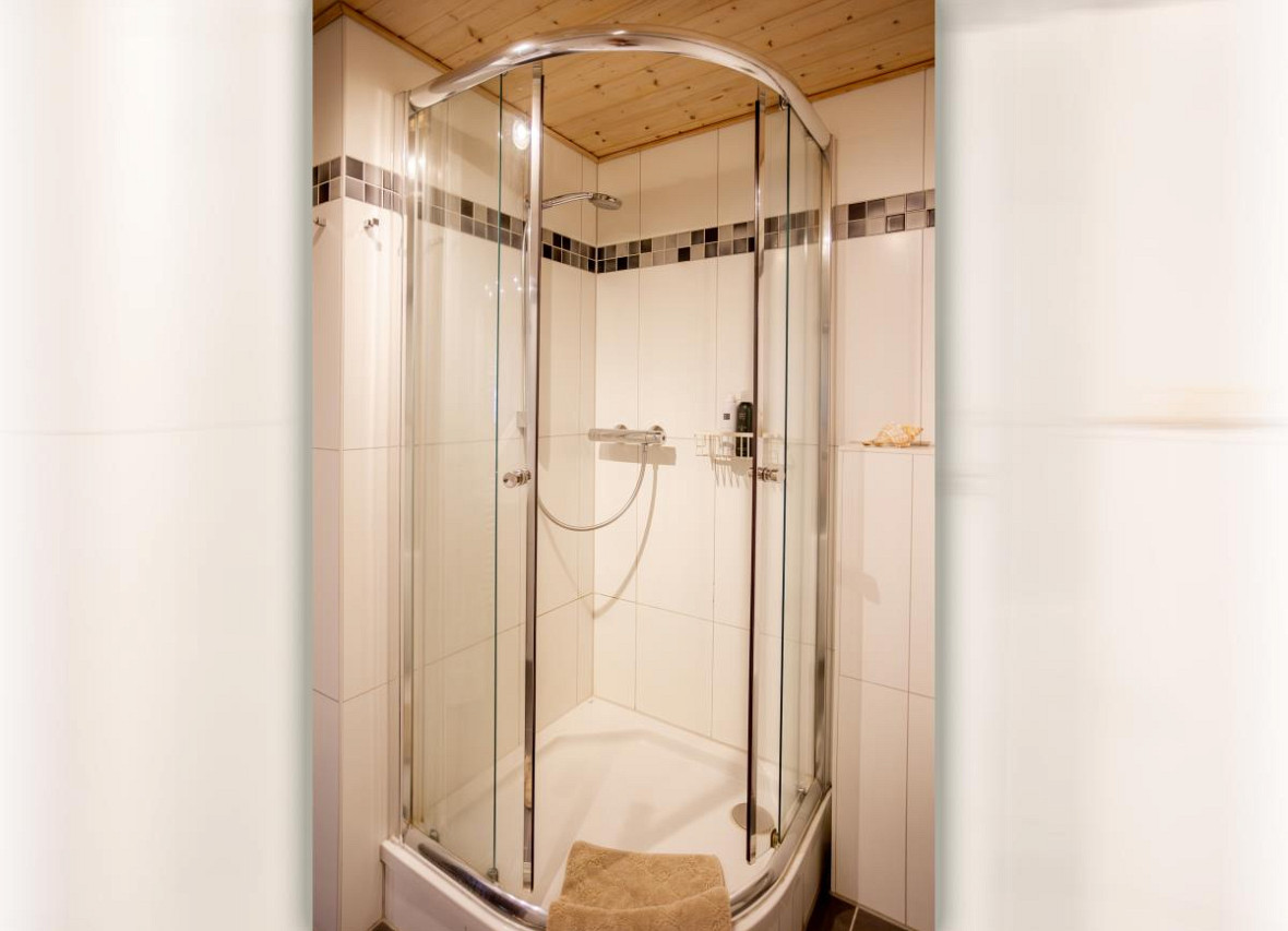 Moderne Dusche im Ferienhaus Seestern