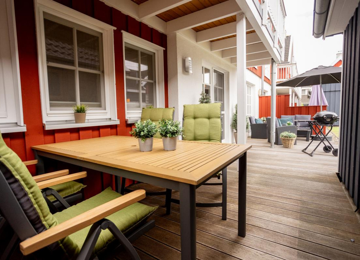 Überdachte Terrasse mit Essbereich – Ferienwohnung Seestern in Greetsiel